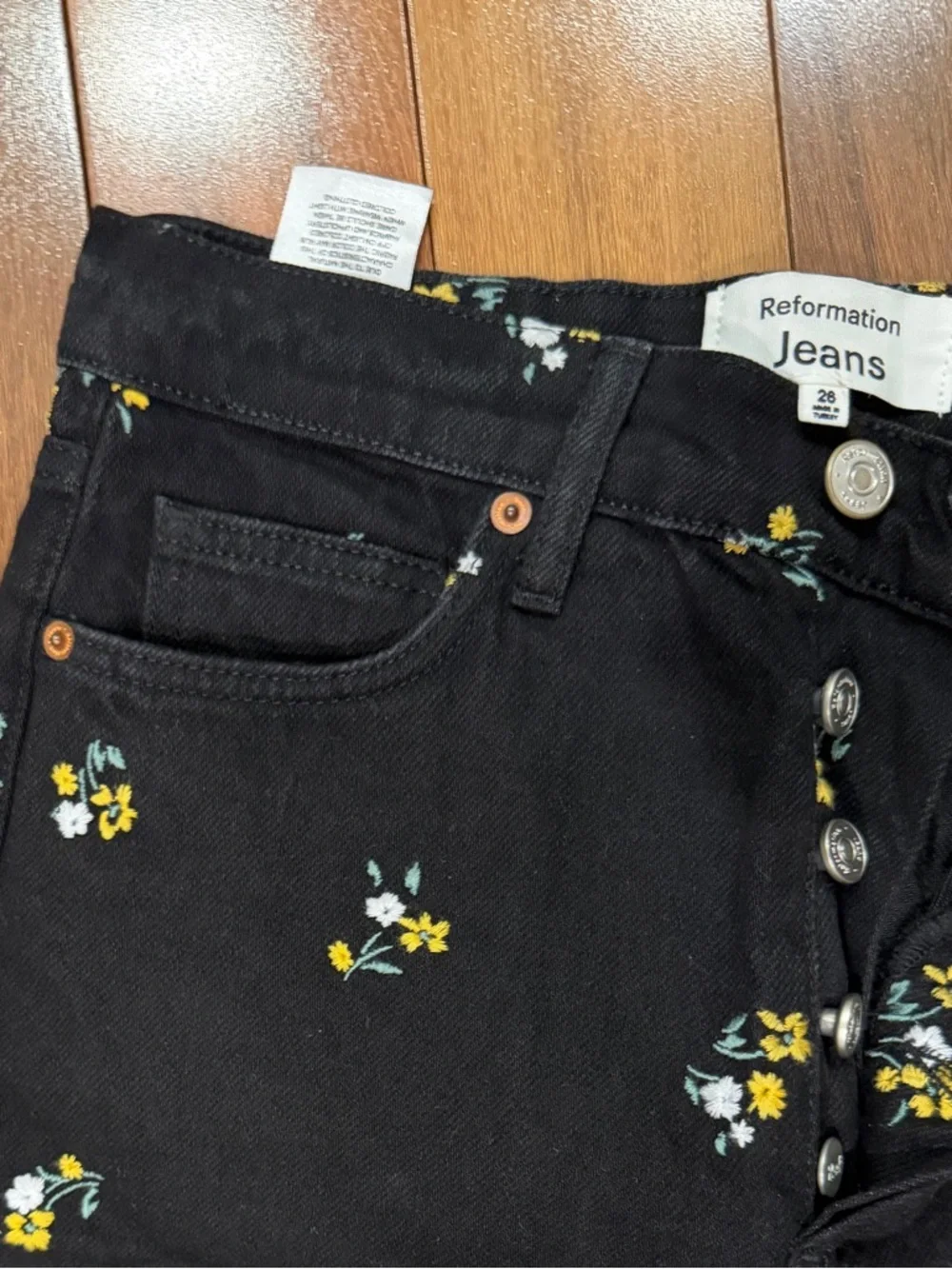 Reformation Cynthia high rise straight jeans in Priscilla embroidered. New - Picture 4 of 7